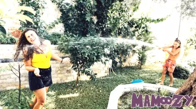 If You Want Your Kid To Have A '90s Summer, You Have To Be A '90s Summer Mom